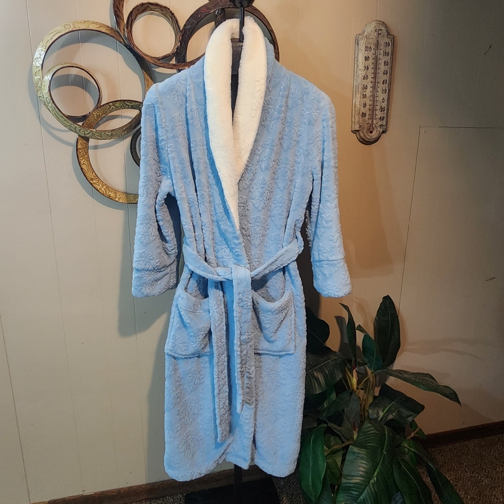 CASA ZETA-JONES Soft Plush Robe